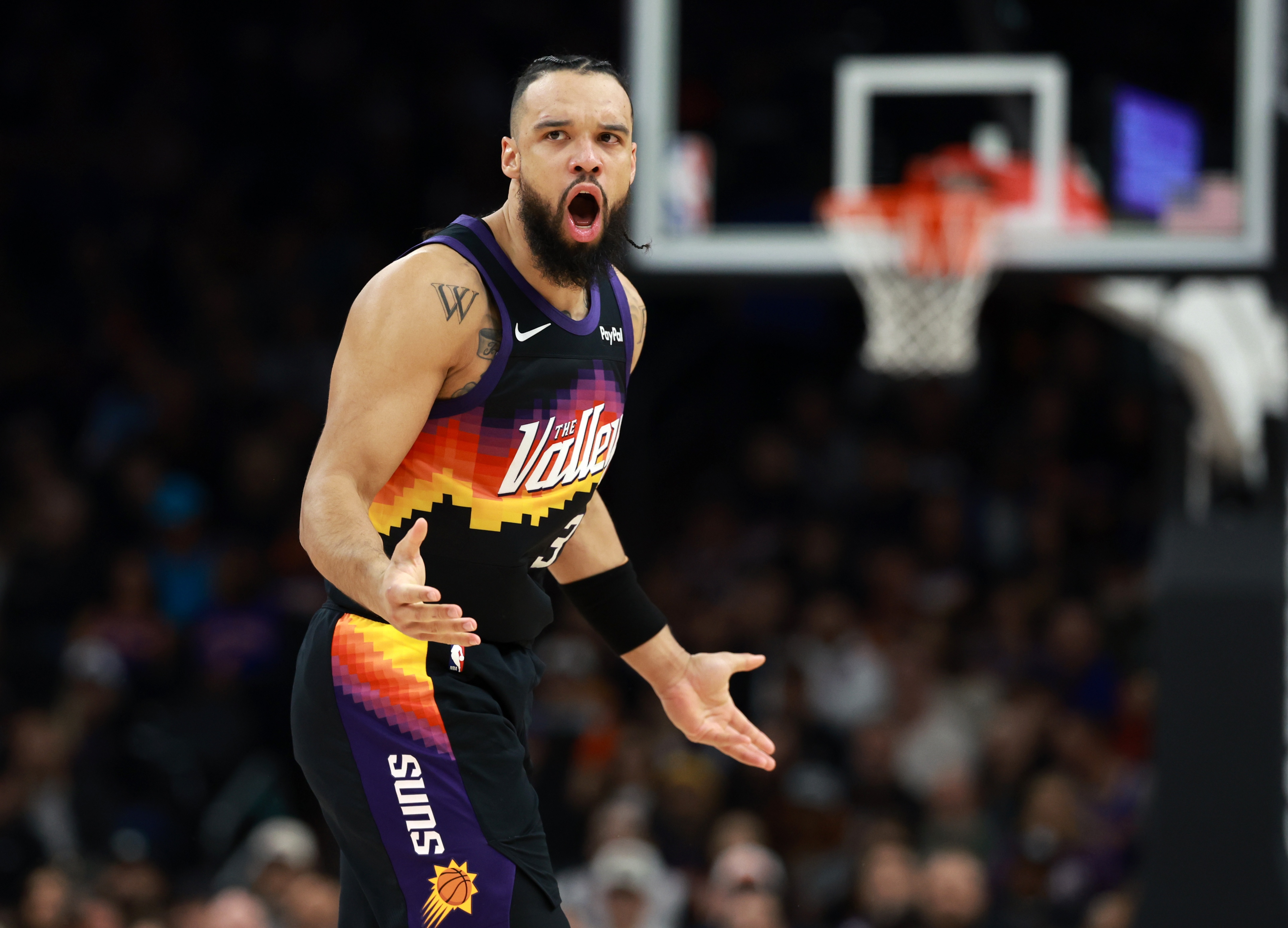 博鱼体育-挺身而出！狄龙内外开花连投带罚独得11分 帮助太阳苦苦支撑